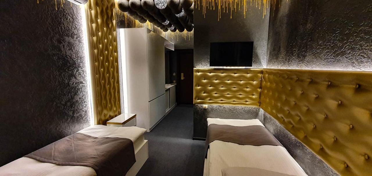 Pidkova Hotel รีฟเน ภายนอก รูปภาพ
