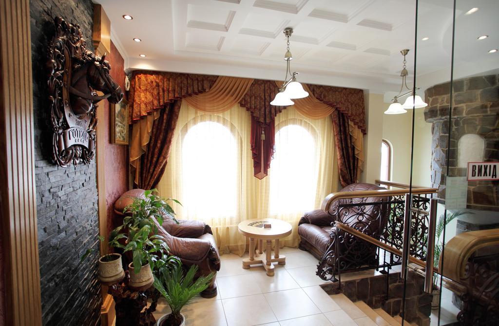 Pidkova Hotel รีฟเน ภายนอก รูปภาพ