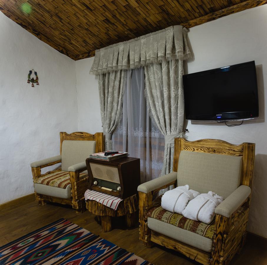 Pidkova Hotel รีฟเน ภายนอก รูปภาพ