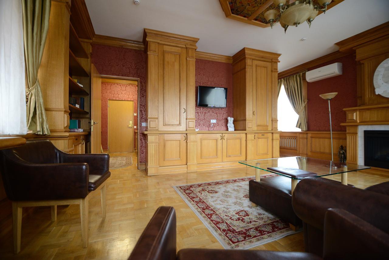 Pidkova Hotel รีฟเน ภายนอก รูปภาพ
