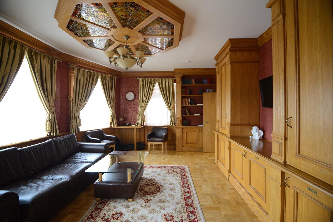 Pidkova Hotel รีฟเน ภายนอก รูปภาพ