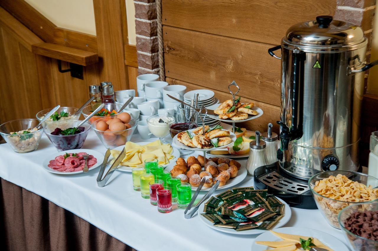 Pidkova Hotel รีฟเน ภายนอก รูปภาพ