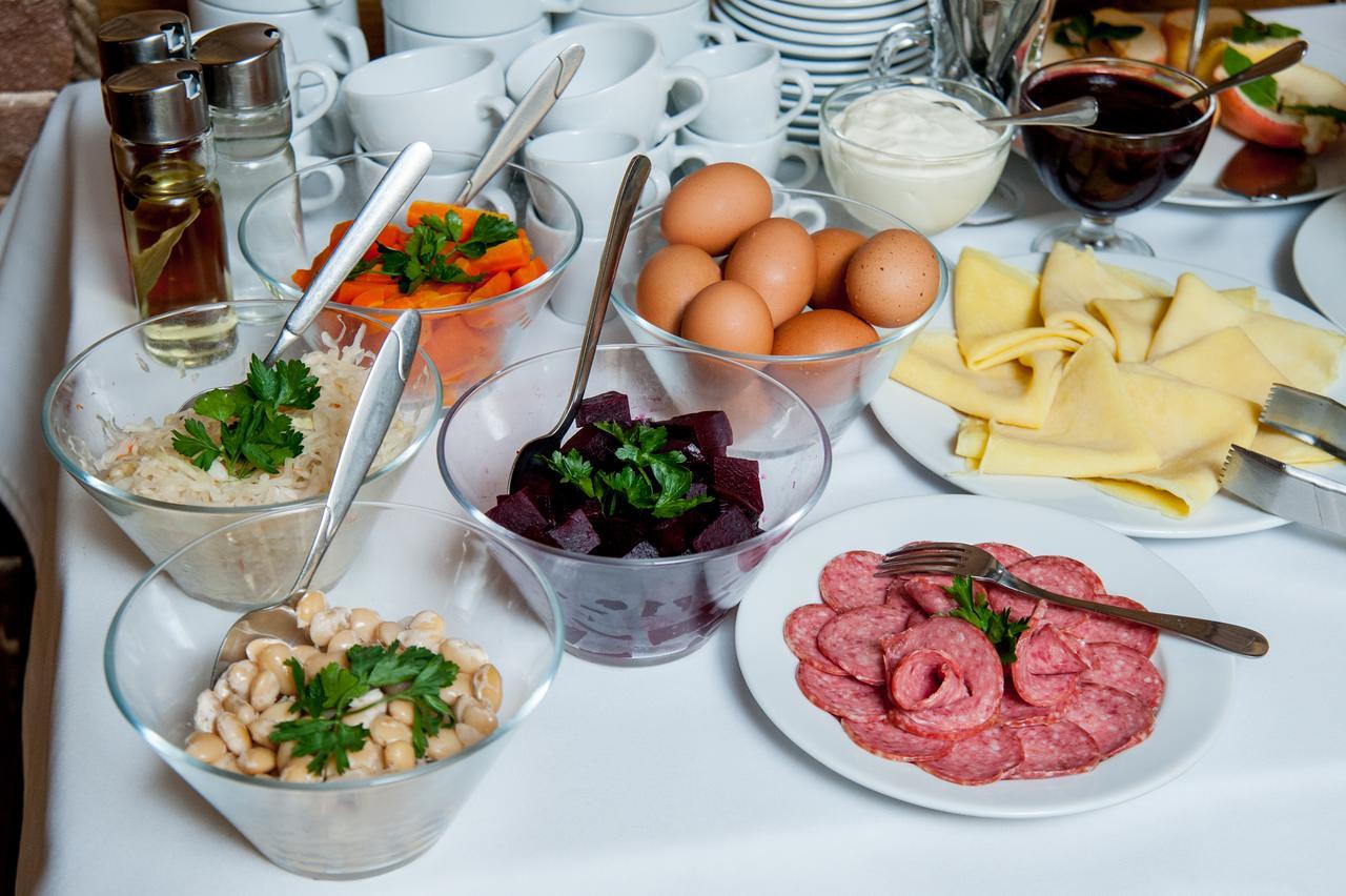 Pidkova Hotel รีฟเน ภายนอก รูปภาพ