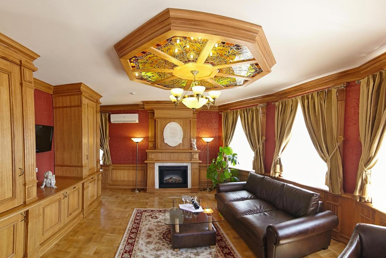Pidkova Hotel รีฟเน ภายนอก รูปภาพ